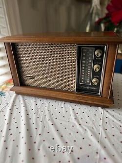 Vintage General Electric Musaphonic AM/FM Tube Radio