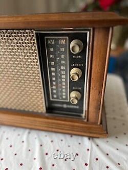 Vintage General Electric Musaphonic AM/FM Tube Radio