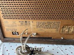 Vintage General Electric Musaphonic AM/FM Tube Radio