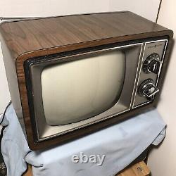 Vintage General Electric Performance Television Portable Wood Grain 1983 tested