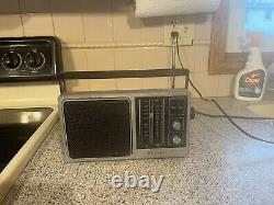 Vintage General Electric Radio Model 7-2857A Plug In or Batteries Tested Working