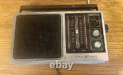 Vintage General Electric Radio Model 7-2857A Plug In or Batteries Tested Working