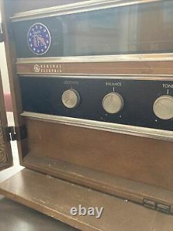 Vintage General Electric Stereo With Fold-out Speakers