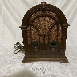 Vintage General Electric Superheterodyne Cathedral RCA Tube Radio Powers up