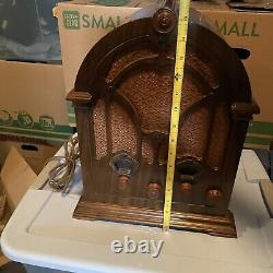 Vintage General Electric Superheterodyne Cathedral RCA Tube Radio Powers up