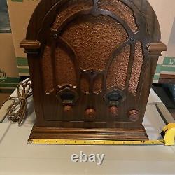 Vintage General Electric Superheterodyne Cathedral RCA Tube Radio Powers up