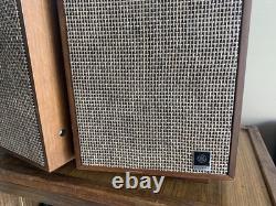 Vintage General Electric T-1000B Radio AM/FM Phono removable External Speakers