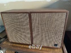 Vintage General Electric T-1000B Radio AM/FM Phono removable External Speakers