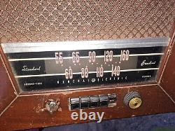 Vintage General Electric Tube AM Radio Wood Case model GE 321 Working