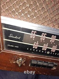 Vintage General Electric Tube AM Radio Wood Case model GE 321 Working