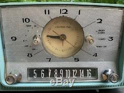 Vintage General Electric Tube Radio Clock Mid Century Modern Turquoise C-481A