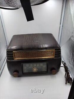 Vintage General Electric Tube Radio Model 202 Powers On