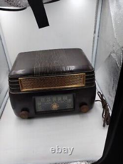 Vintage General Electric Tube Radio Model 202 Powers On