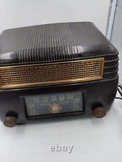 Vintage General Electric Tube Radio Model 202 Powers On