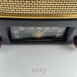 Vintage General Electric Tube Radio Model 202 Powers On