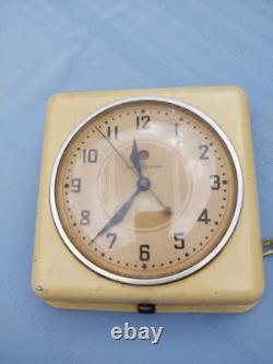 Vintage General Electric Wall Clock 1940, 2H08