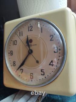 Vintage General Electric Wall Clock 1940, 2H08