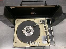 Vintage General Electric Wildcat Portable Record Player