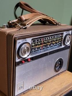 Vintage General Electric World Monitor P-990A 17 Transistor 5 Band Radio Works
