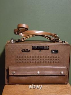 Vintage General Electric World Monitor P-990A 17 Transistor 5 Band Radio Works