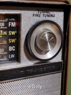 Vintage General Electric World Monitor P-990A 17 Transistor 5 Band Radio Works
