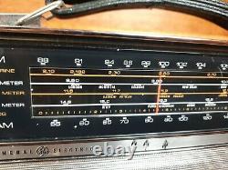 Vintage General Electric World Monitor P2940A Solid State AM/FM Radio Rare