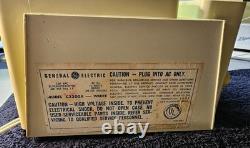 Vintage Groovy Retro Solid state Radio General Electric c3300a