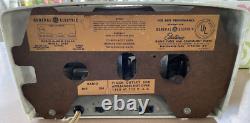 Vintage Radio 1950s General Electric Model 518F AM Radio Alarm Clock Tube Works