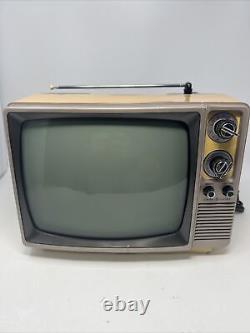 Vintage Rare Retro Nostalgic Gaming TV General Electric Black and White Works