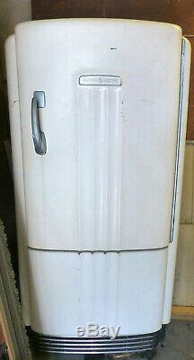 Vintage Refrigerator (1939-'40) General Electric Type B5-39-a, Still Runs