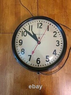 Vintage WORKING General Electric GE Red Eye Wall Clock 14 1H1412