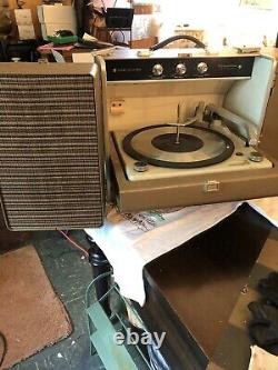 Vintage circa 1962 General Electric RP2051 Tube Amp Record Player