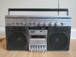 Vintage ghetto blaster boombox LARGE GE General Electric 3-5258A radio cassette