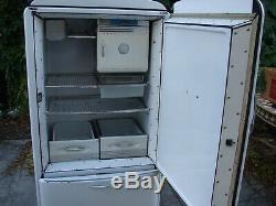Vintage refrigerator, 1941 General Electric Deluxe