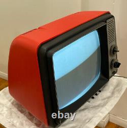 Vintage1977 GE General Electric XB2456RO Performance Portable Television