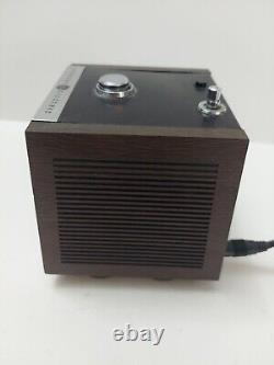 Vtg General Electric Cube AM/FM Radio MODEL T2360A Flip Calendar Tested 70s RARE