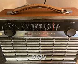 Working GE 8 Transistor Portable AM Radio Vintage. Model P-780B General Electr