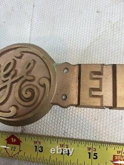 24 GE General Electric Plaque publicitaire en métal moulé en laiton/bronze, vintage