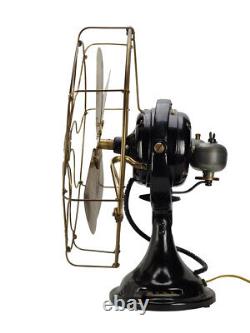 Ancien ventilateur de bureau oscillant GE Kidney de 1911 avec cage en laiton et lame.