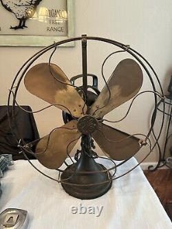 Ancien ventilateur de bureau oscillant General Electric GE Type AOU 4 à pales en laiton 16