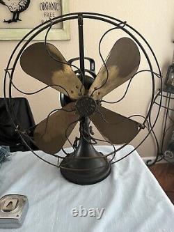 Ancien ventilateur de bureau oscillant General Electric GE Type AOU 4 à pales en laiton 16