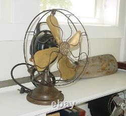 Ancien ventilateur de bureau oscillant à lame en laiton General Electric GE 12 AOU AD1 en état de marche