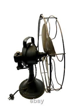 Ancien ventilateur de bureau oscillant à lame en laiton de type AOU 4 de General Electric (GE) 16