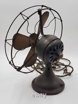 Ancien ventilateur de bureau oscillant à pales en laiton de type AVV 4 de General Electric GE