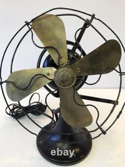 Ancien vieux ventilateur de bureau oscillant General Electric GE Whiz à 4 pales en laiton
