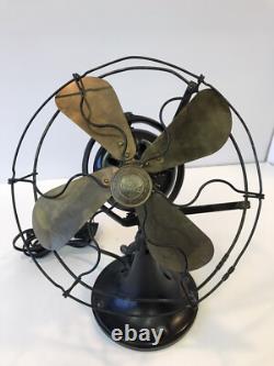 Ancien vieux ventilateur de bureau oscillant General Electric GE Whiz à 4 pales en laiton