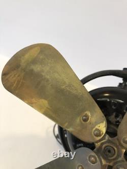 Ancien vieux ventilateur de bureau oscillant General Electric GE Whiz à 4 pales en laiton