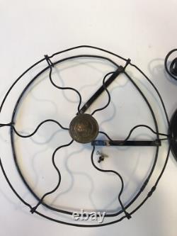 Ancien vieux ventilateur de bureau oscillant General Electric GE Whiz à 4 pales en laiton