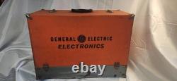 Boîte à outils de réparation électronique vintage GE General Electric des années 1940 avec 400 tubes TV