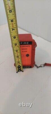 Boîte d'appel d'urgence d'alarme incendie à bris de verre VINTAGE GENERAL ELECTRIC avec mini-marteau